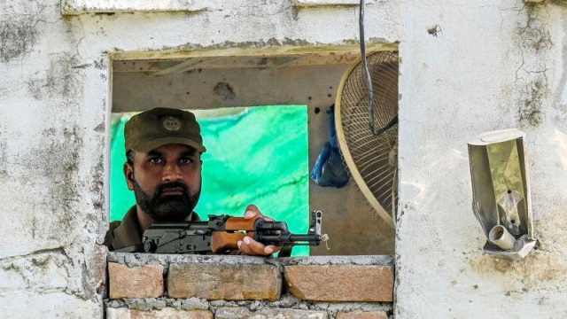 تسعة قتلى بهجوم انتحاري على رتل للجيش غربي باكستان