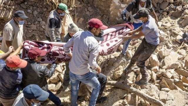 شاهد.. شاب ينجو بأعجوبة من موت محقق في زلزال المغرب