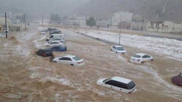 فيديو مرعب.. السيول تجرف كل شيء بطريقها في سلطنة عمان
