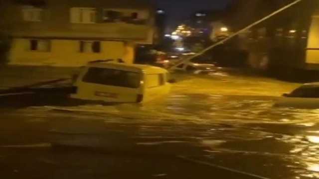 اسطنبول تغرق.. قتلى ومفقودون في الفيضانات (فيديو)