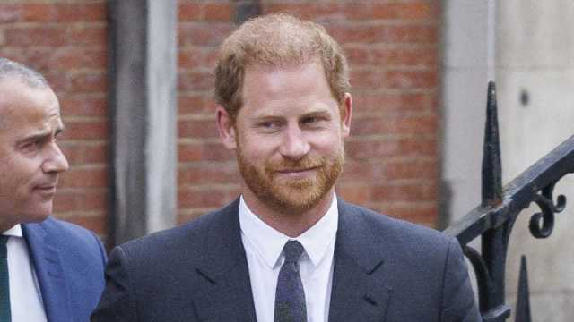 الأمير هاري يحيي الذكرى الأولى لوفاة جدّته الملكة اليزابيث بهذه الطريقة