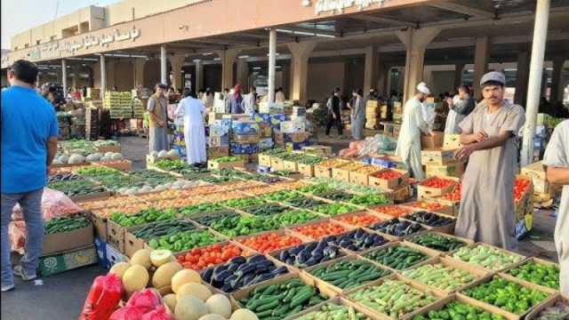 سوق العزيزية بالرياض: المحلات والخدمات