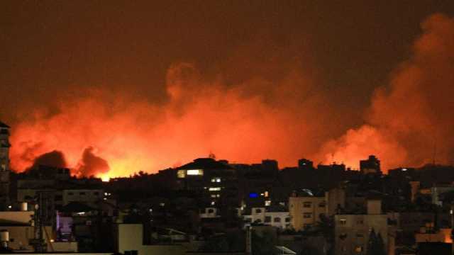 بعد ليلة قاسية.. سكان غزة يرفضون الإستسلام ويبحثون عن طُرق للحياة فيديو