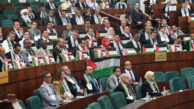 شاهد..نواب جزائريون يهتفون لفلسطين وغزة تحت قبة البرلمان