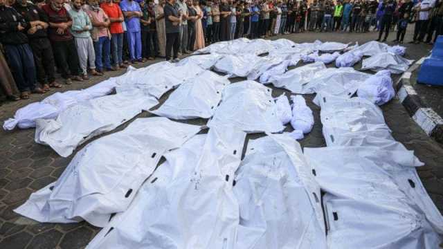 جثامين الشهداء تتتشر بالمئات في شوارع غزة