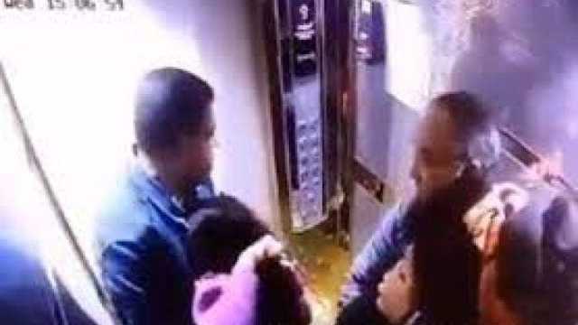 مصر: والدة طفلتي المصعد المخطوفتين تكشف تفاصيل جديدة (فيديو)
