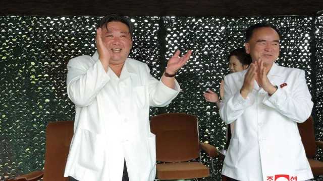 مشهد نادر.. لماذا بكى زعيم كوريا الشمالية؟