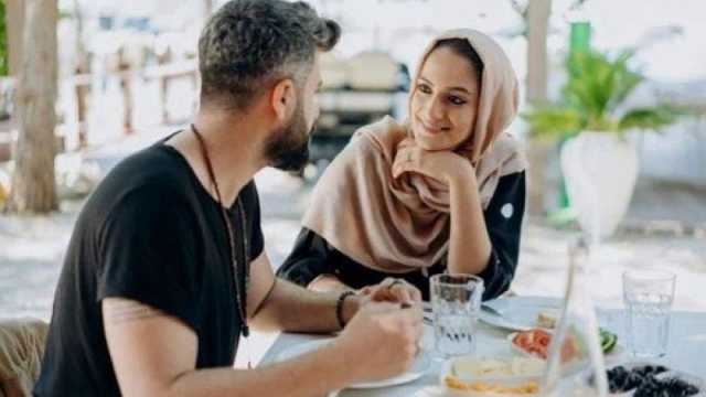 علامات حب الرجل للمرأة من حركاته