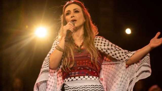 مستوطنون إسرائيليون يهاجمون منزل الفنانة الفلسطينية دلال أبو آمنة