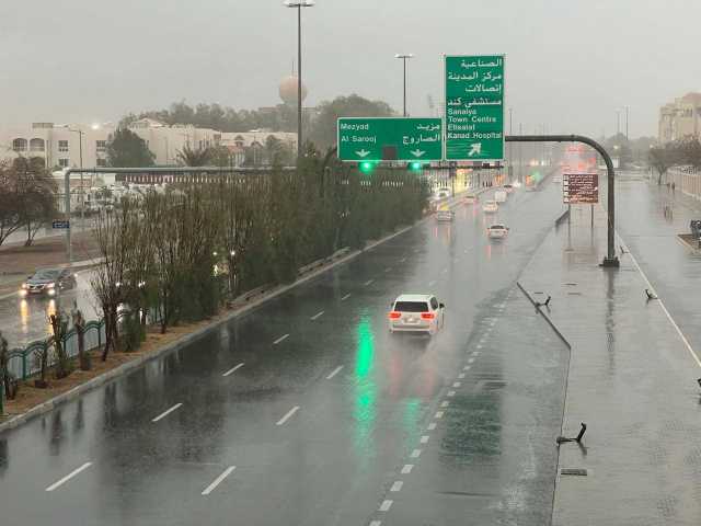 شرطة أبوظبي تدعو للالتزام بالقيادة الآمنة بسبب الطقس المتقلب