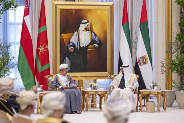 محمد بن زايد: الإمارات وسلطنة عمان أشقاء تجمعهم أعمق أواصر القربى والجوار