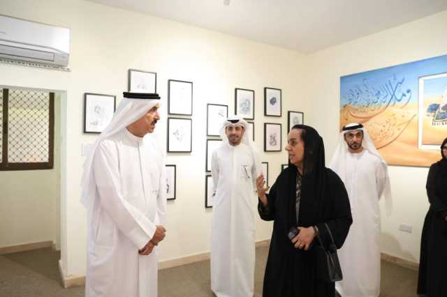 صقر غباش يزور متحف الفن الإماراتي بدبي