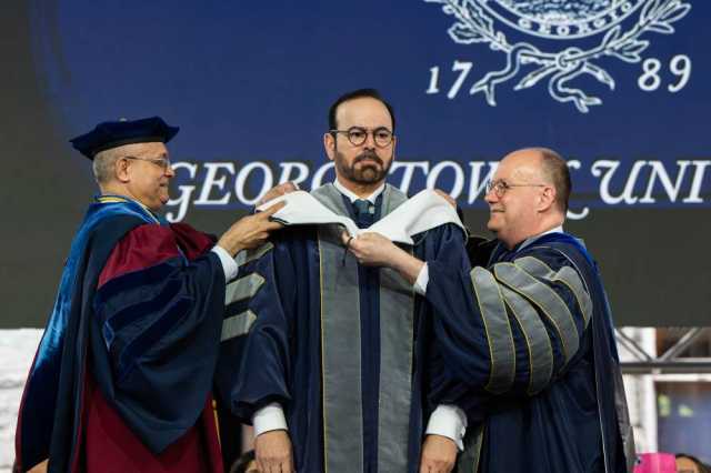 جامعة «جورج تاون» تمنح محمد القرقاوي الدكتوراه الفخرية