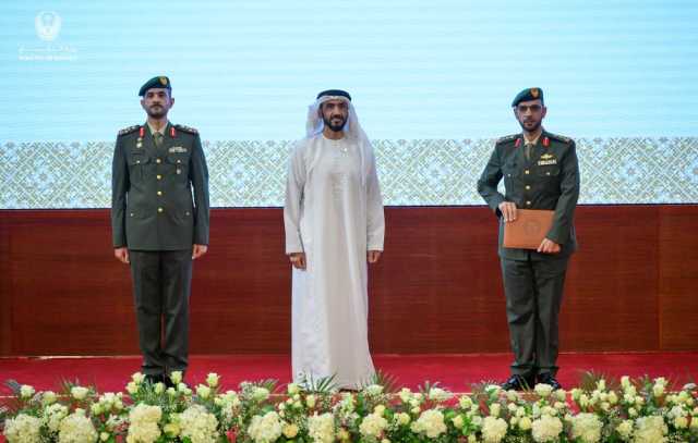 نهيان بن زايد يرعى حفل تخريج دورتي كلية الدفاع الوطني وكلية الحرب