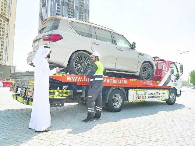بلدية دبي تنفذ حملة ميدانية لرصد وإزالة المركبات المُهملة