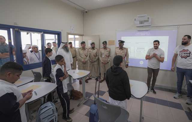 مديرو مراكز الشرطة بدبي يلتقون الطلبة والهيئات التدريسية