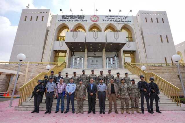 وفد مديرية الأمن العام الأردني يطّلع على الجهود التطويرية في شرطة أبوظبي