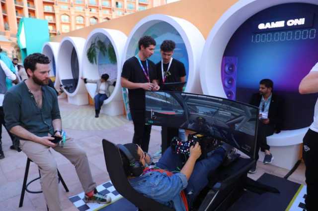 «قمة المليار» تجمع في دبي ثلاثة من مشاهير الألعاب الإلكترونية بالعالم
