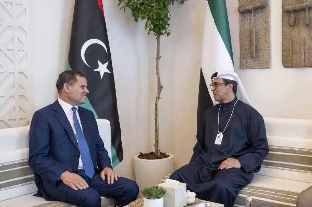 منصور بن زايد يبحث علاقات التعاون مع رئيس حكومة الوحدة الوطنية الليبية على هامش «قمة الحكومات»