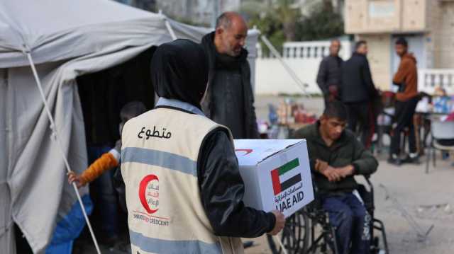 الهلال الأحمر الإماراتي يواصل توزيع الملابس الشتوية والوجبات الغذائية على أهالي غزة