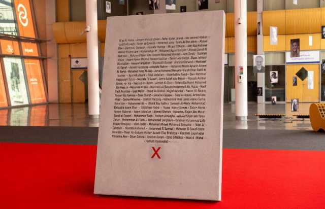 مجسم بـ«إكسبوجر 2024» يُخلّد أسماء صحفيين رحلوا جراء الحرب في غزة