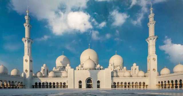 جامع الشيخ زايد الكبير يستكمل استعداداته لاستقبال شهر رمضان