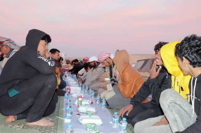 الهلال الأحمر الإماراتي ينفذ إفطار صائم لقاطني الخيم العشوائية القريبة من المخيم الإماراتي الأردني