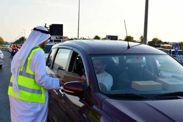 دائرة الطيران المدني بالشارقة توزع وجبات إفطار