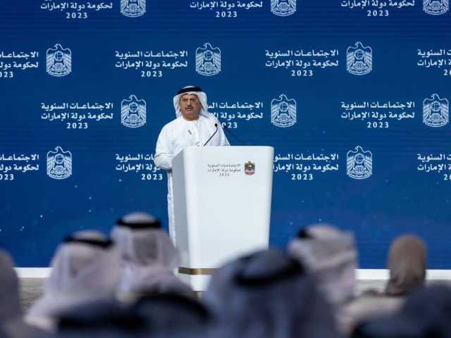 أنور قرقاش: القيادة الإماراتية تحرص على استدامة الازدهار والاستقرار للوطن والمواطن