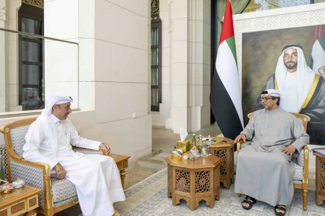 منصور بن زايد يبحث مع سفير قطر العلاقات الأخوية وسبل تعزيز التعاون