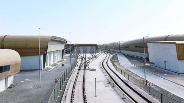 «طرق دبي» تبدأ تركيب الألواح الشمسية في مرآب مترو وترام دبي