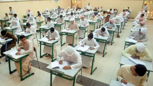 «الإمارات للتعليم» تعتمد جداول الامتحانات التعويضية للفصل الأول