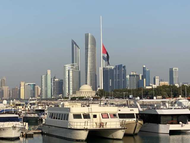 الإمارات تنكّس الأعلام حداداً على وفاة الشيخ نواف الأحمد الصباح