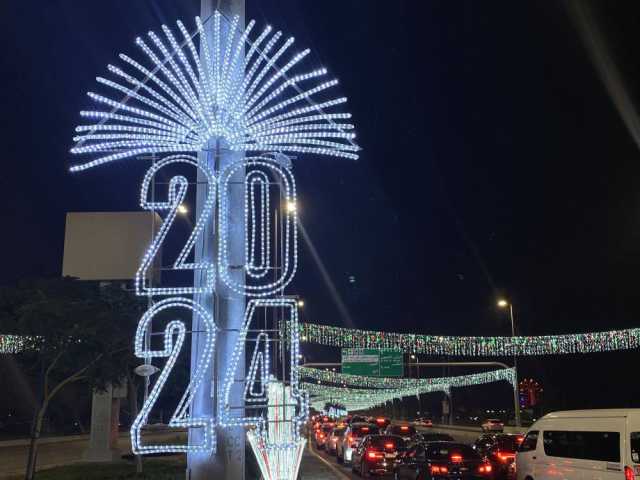 أبوظبي تتزيّن لاستقبال العام الجديد 2024