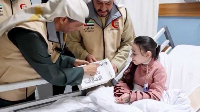 وفد الهلال الأحمر الإماراتي يتفقد مستشفى الناس في مصر ويهدي المرضى «آيباد»