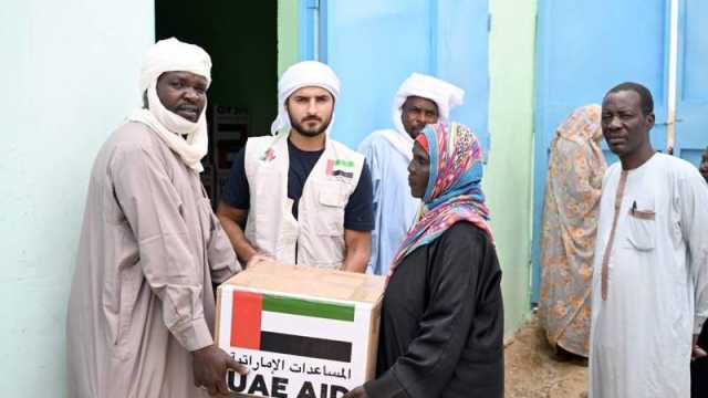 الفريق الإنساني الإماراتي يواصل توزيع السلال الغذائية في أمدجراس