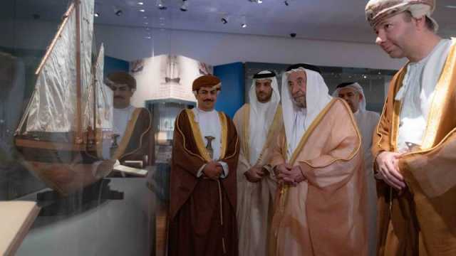 حاكم الشارقة يزور المتحف الوطني العماني ومركز جامعة السُلطان قابوس