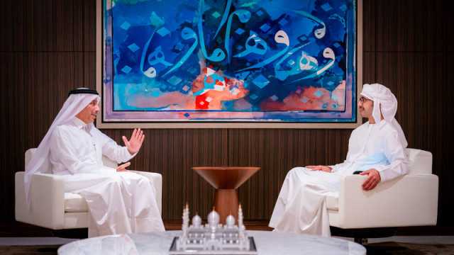 عبدالله بن زايد وسفير قطر يبحثان تطوير العلاقات