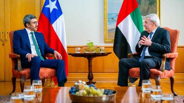 عبدالله بن زايد ووزير خارجية تشيلي يبحثان تعزيز العمل المناخي العالمي