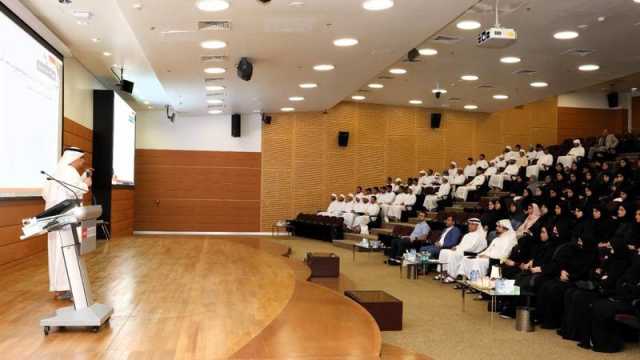 شرطة أبوظبي تعزز وعي طلبة جامعة الإمارات بـ«مخاطر المخدرات»