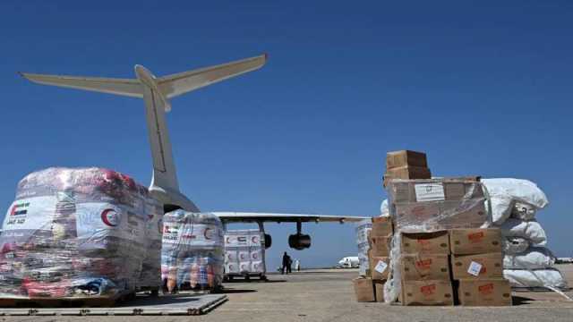الإمارات تسير 42 طائرة تحمل 968 طن مواد غذائية ومستلزمات طبية منذ كارثة درنة