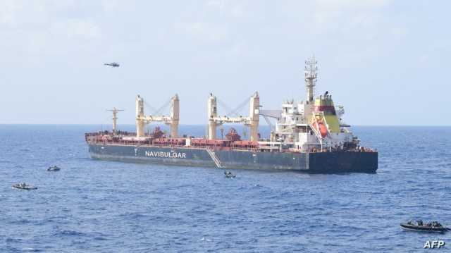 مسؤول صومالي يؤكد تحرير سفينة مختطفة واحتجاز 35 قرصانا