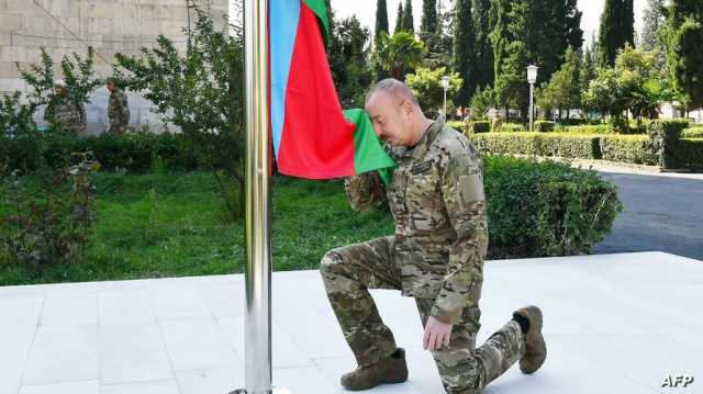 رئيس أذربيجان يرفع علم بلاده في عاصمة ناغورني قره باغ
