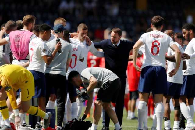 مدرب منتخب إنجلترا يرد على شائعات انتقاله لقيادة مانشستر يونايتد