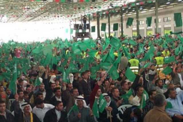 ميديا بارت: الشباب الفلسطيني يرتمي في أحضان حماس