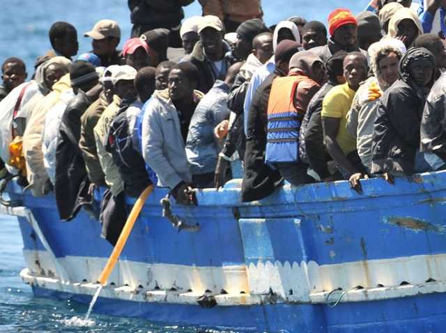قبيل زيارة وفد أوروبي رفيع.. خفر السواحل في تونس ينقذ أكثر من 100 طالب لجوء خلال محاولتهم العبور إلى إيطاليا