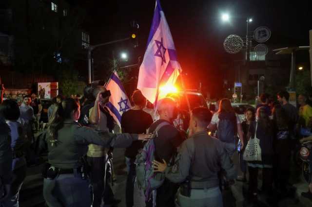 الاحتجاجات أمام منزل نتنياهو تغضب مسؤولين إسرائيليين