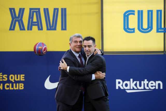 إقالة تشافي والتعاقد مع فليك.. كواليس غضب لابورتا من قائد برشلونة السابق
