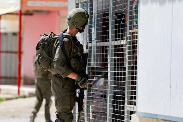 اعتقال 40 فلسطينيا بالضفة وعشرات المستوطنين يقتحمون الأقصى