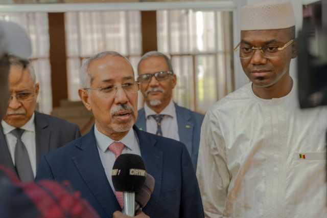 وزير الدفاع الموريتاني في باماكو على خلفية توتر دبلوماسي حاد بين البلدين